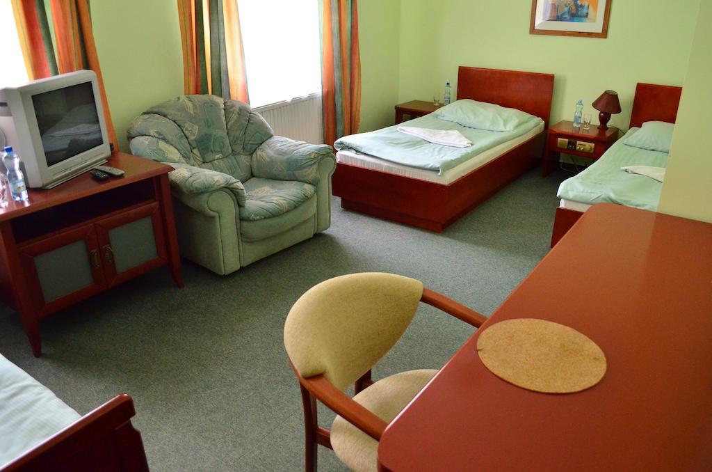 Hotel Mikorzyn Ślesin Δωμάτιο φωτογραφία