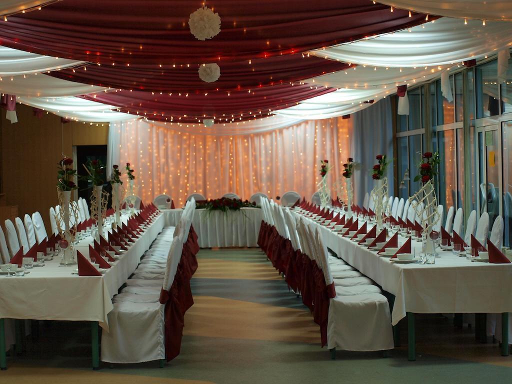 Hotel Mikorzyn Ślesin Εξωτερικό φωτογραφία
