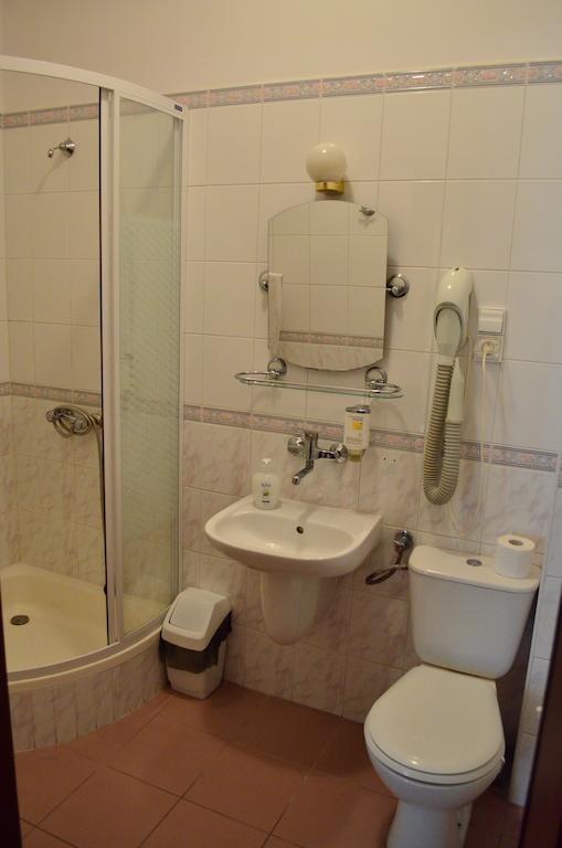 Hotel Mikorzyn Ślesin Δωμάτιο φωτογραφία