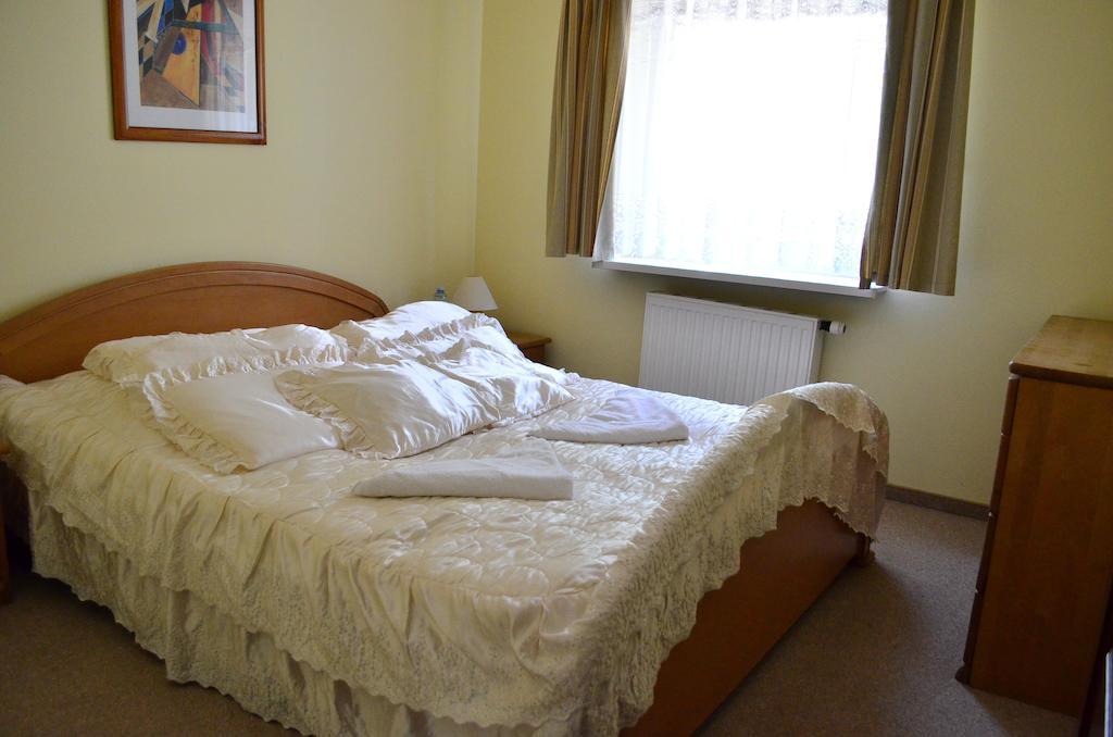 Hotel Mikorzyn Ślesin Δωμάτιο φωτογραφία
